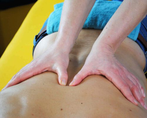 Behandlung Rücken 1-min Physiotherapie und Ortho-Bionomy in Hilchenbach. Catharina Womelsdorf